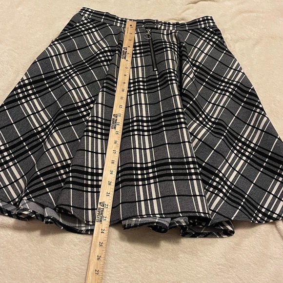 BYBLA plaid black ivory a line heavyweight skirt - Picture 4 of 8